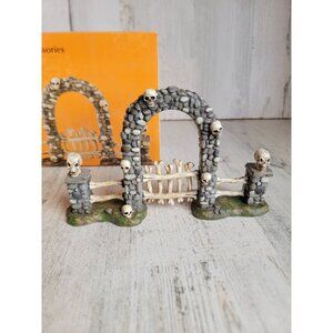 Dept 56 4054260 NEW boneyard gate Halloween village‎ accessory skull